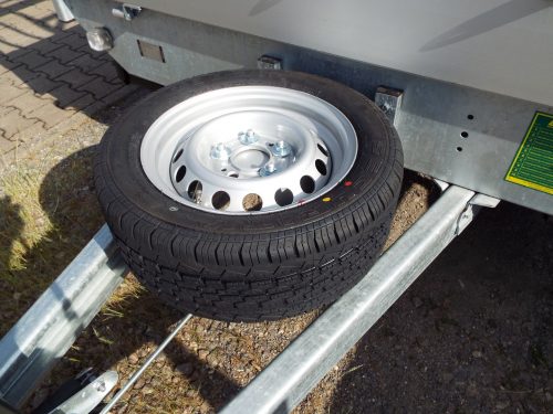 Ersatzrad liegend montiert