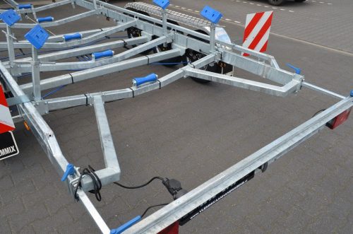 V-Ausschnitt Vlemmix Sportboottrailer