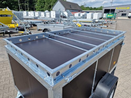 VDM Deckelanhänger 750kg 198x98x65cm Detailansicht mit geschlossenem Deckel