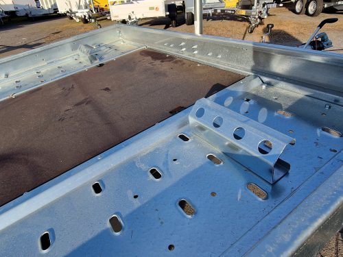 1,8to. Temared Autotransporter | Ladefläche 3,53x1,84m | CAR FLAT 3518 U 1,8T / kippbar Radstopper