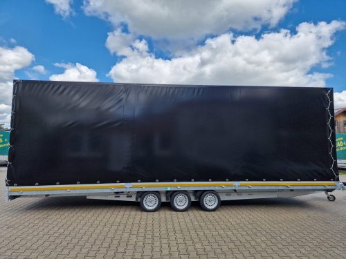 Seitenansicht vom 3,5to. Eduard Hochlader Tridemachser mit Plane |  Länge der Ladefläche 8,06m | Breite der Ladefläche 2,40m