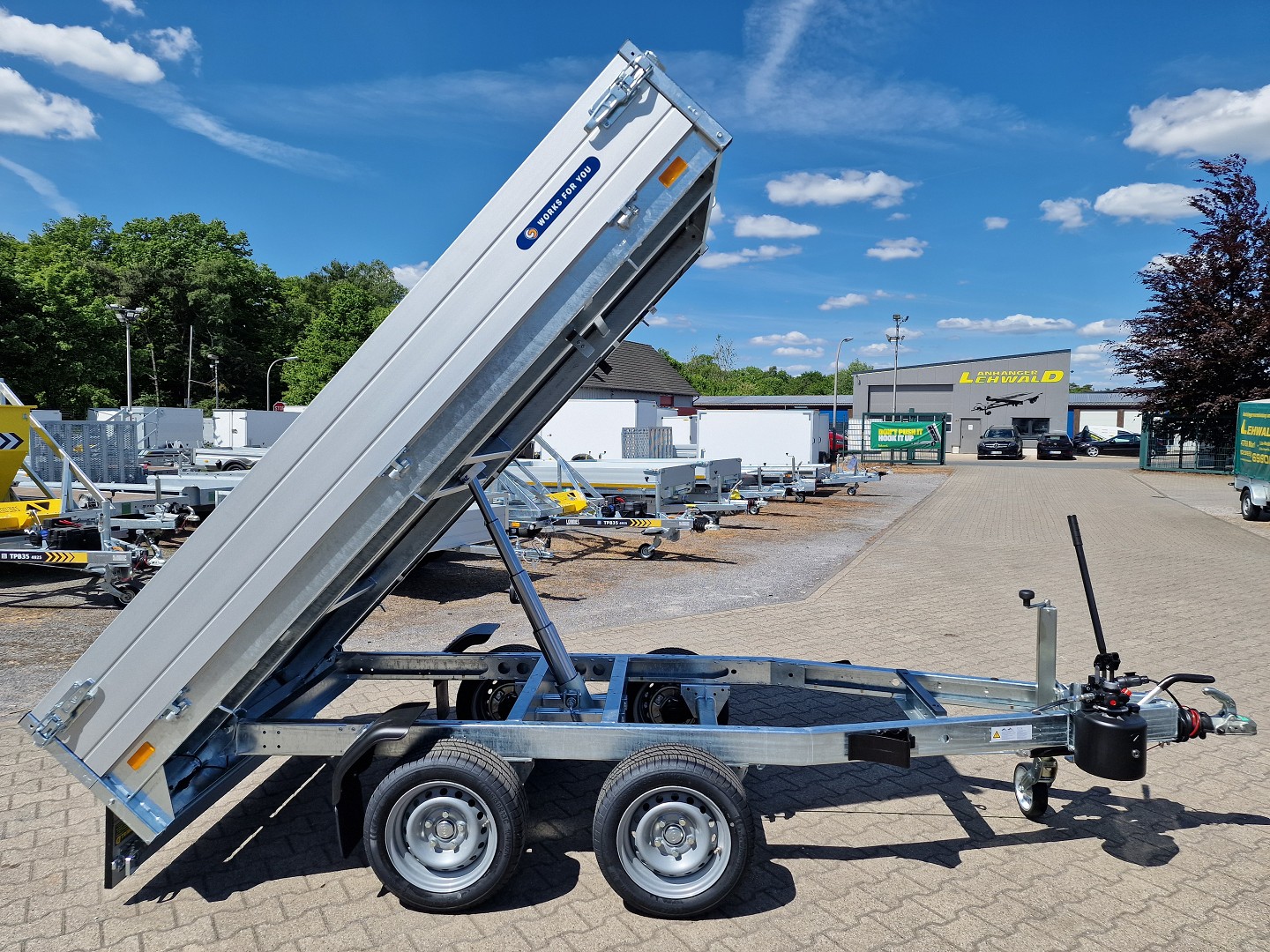 2,0to. SARIS Rückwärtskipper | Kasteninnenmaße 276x1,50x0,30m | Hand Pumpe