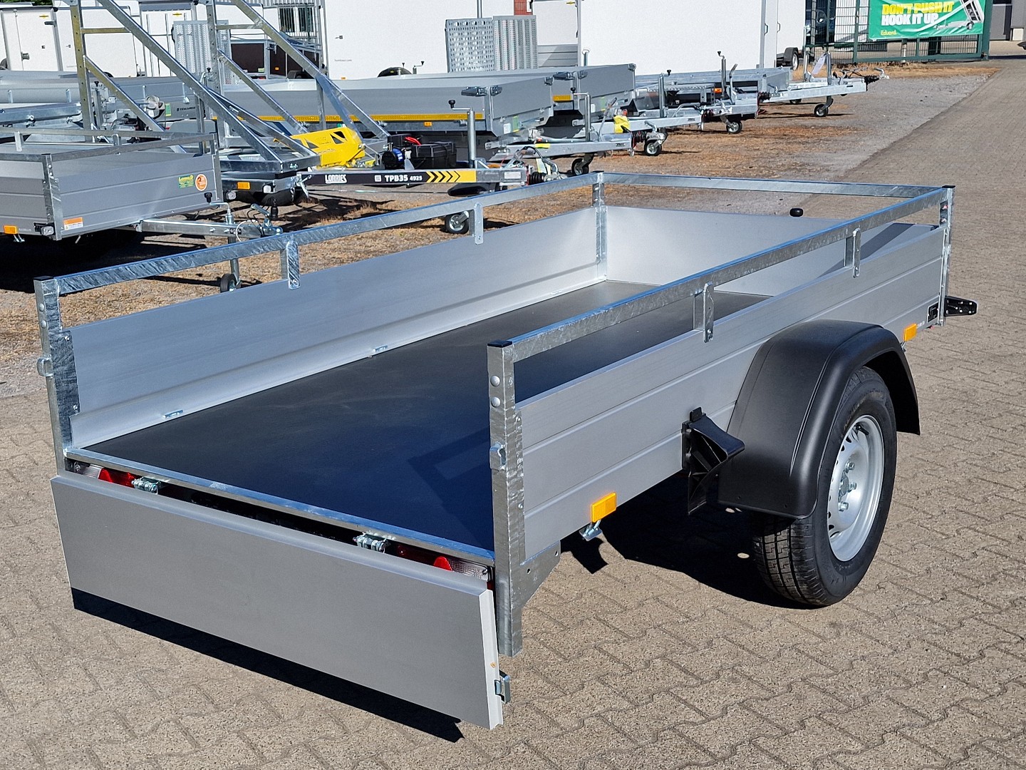 1,3to. SARIS Tieflader | 255x1,33x0,30m + 13cm Reling | McAlu Pro 255 133 Gewerbeausf.