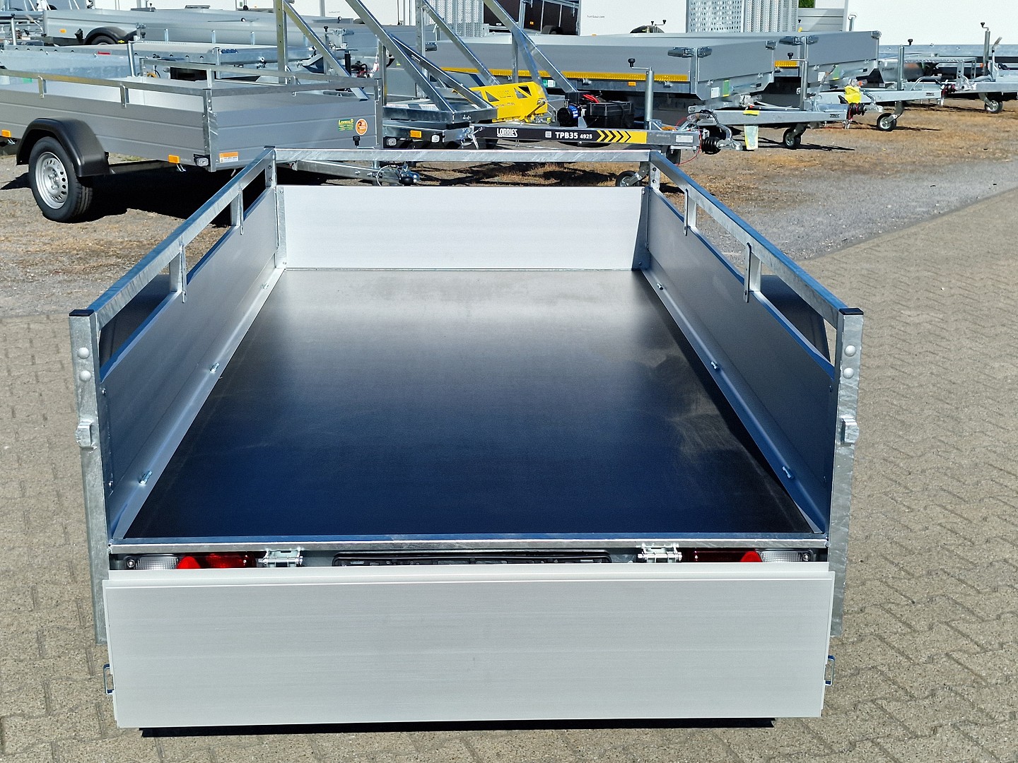 1,3to. SARIS Tieflader | 255x1,33x0,30m + 13cm Reling | McAlu Pro 255 133 Gewerbeausf.