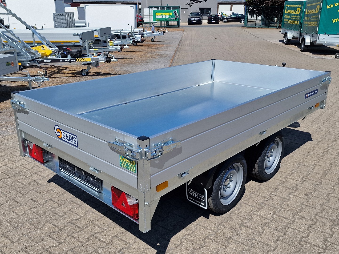 2,0to. SARIS Rückwärtskipper | Kasteninnenmaße 276x1,50x0,30m | Hand Pumpe