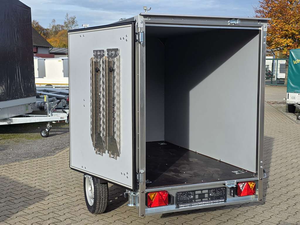 750kg kippbarer Kofferanhänger | Kasteninnenmaße 2,23x1,28x1,47m | inkl. Rampen, Hersteller: Temared Heck offen