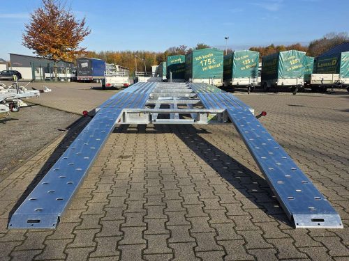 3,0to. Temared | Autotransporter 5,53x2,15m | CAR Deck Plus 5521/2 3T Heckansicht mit Rampen